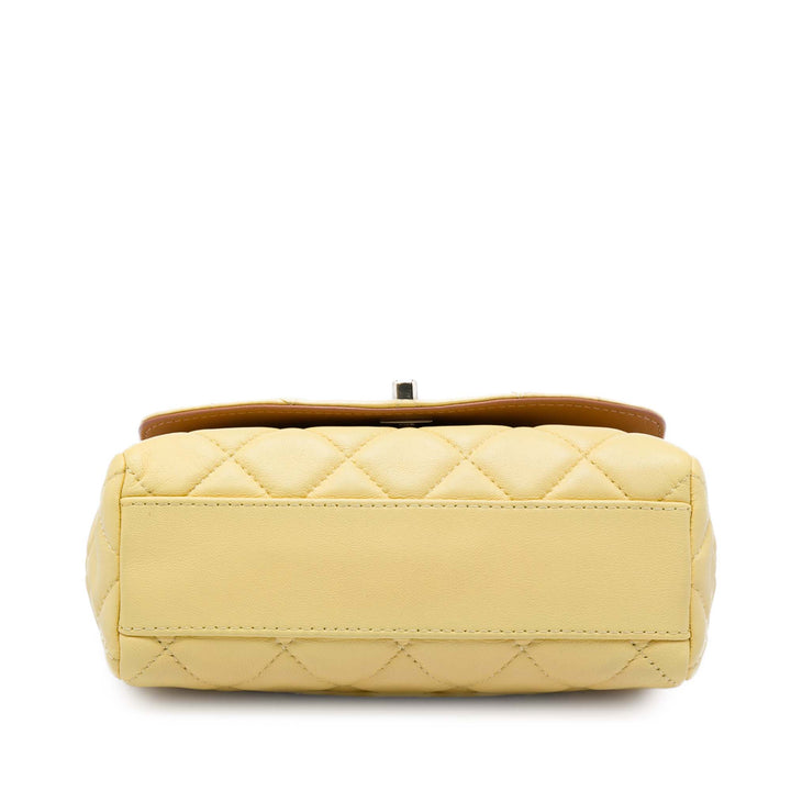 Chanel Small Matelassé Cuir d'agneau Cocovado Ribbon Chain à rabat