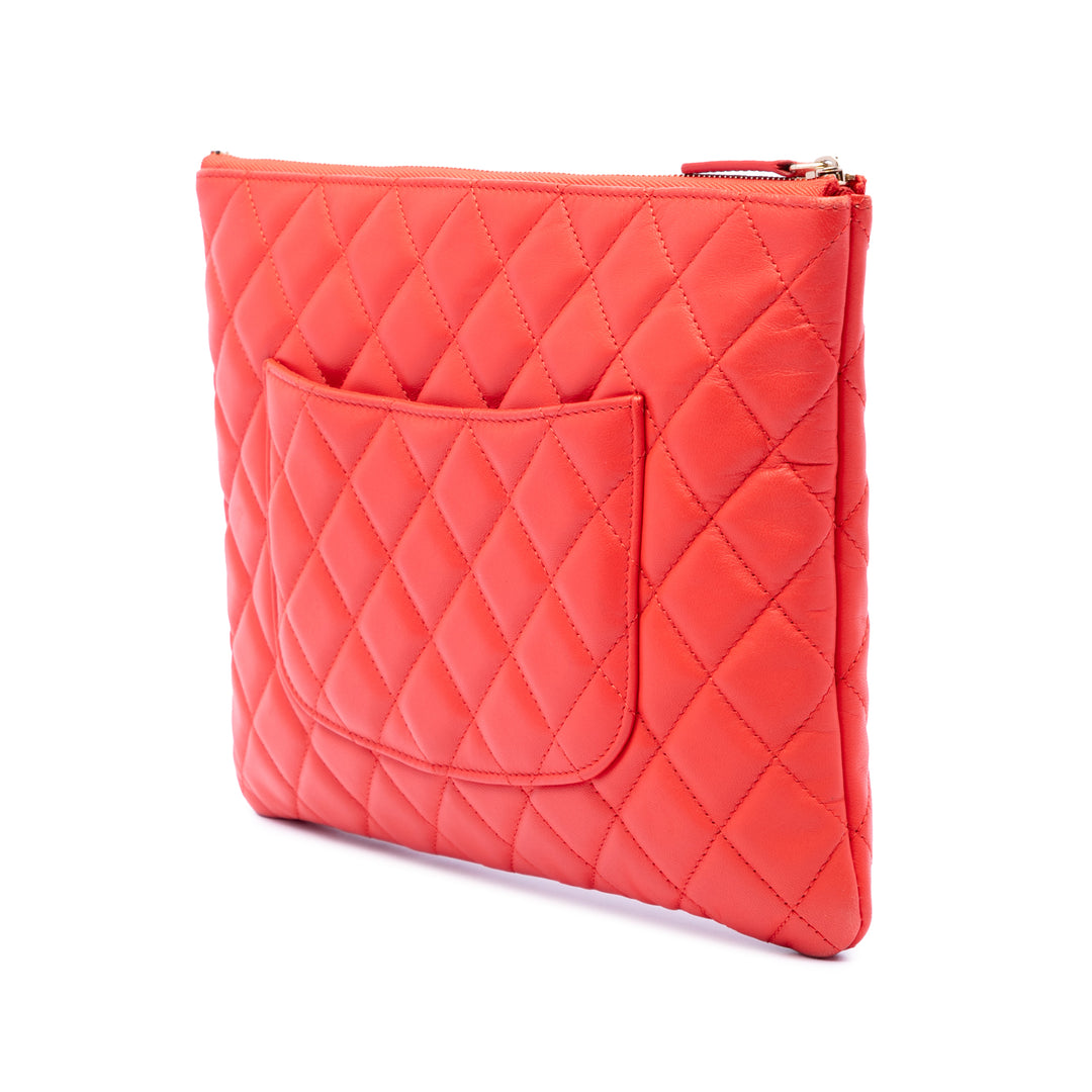 Chanel Medium Matelassé Cuir d’agneau O Étui Pochette