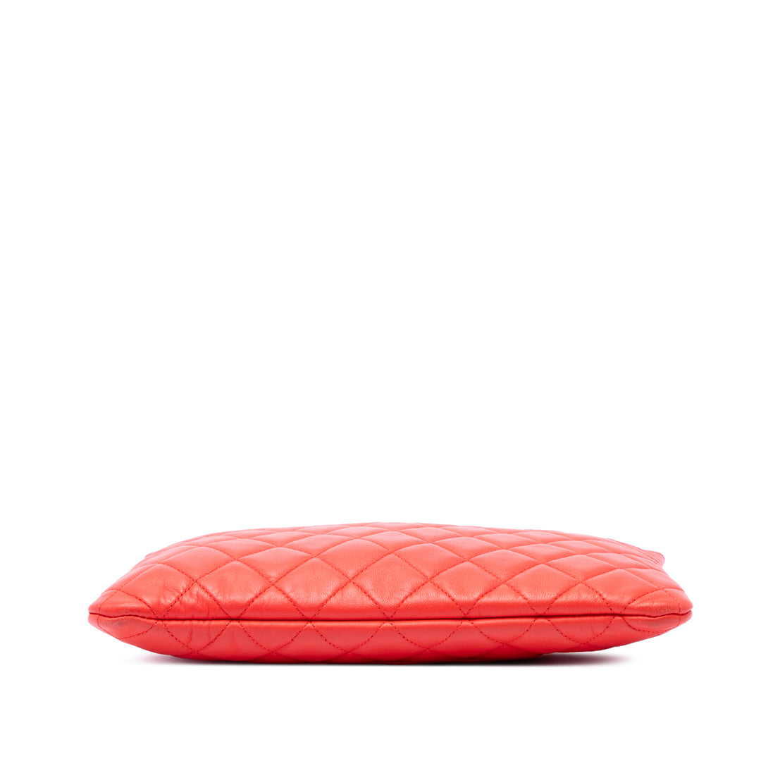 Chanel Medium Matelassé Cuir d’agneau O Étui Pochette