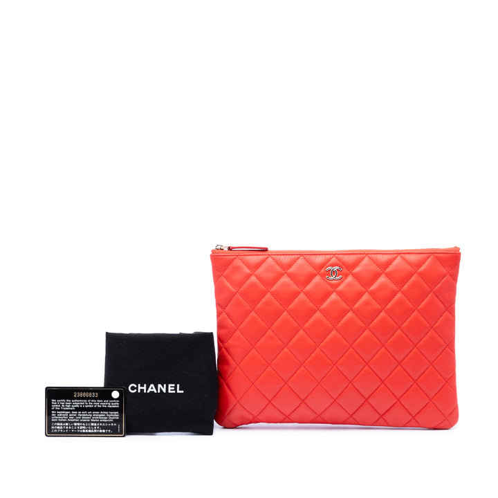 Chanel Medium Matelassé Cuir d’agneau O Étui Pochette