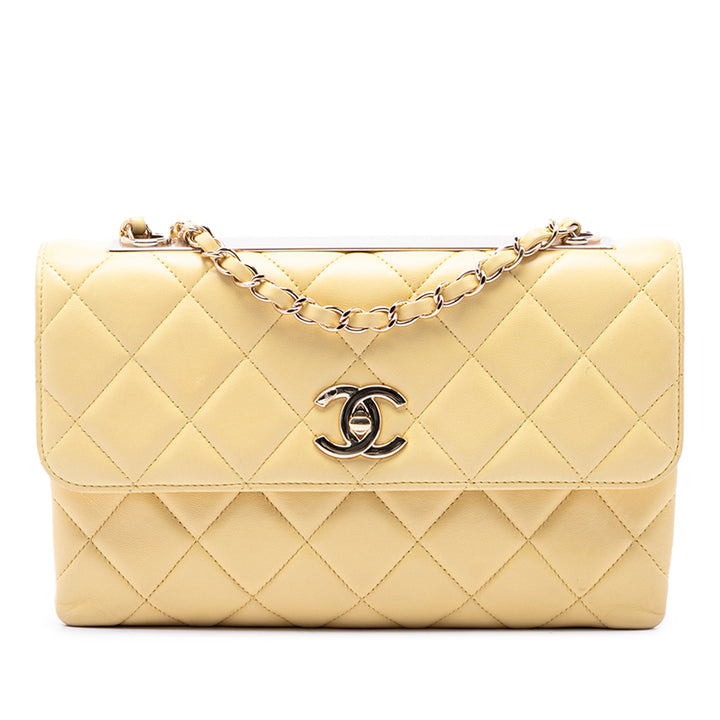 Chanel Matelassé Trendy CC à rabat Cuir d'agneau Jaune – vue principale – GABY PARIS