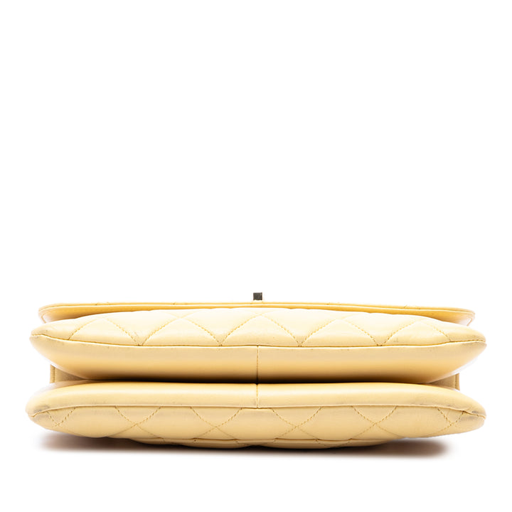 Chanel Matelassé Trendy CC à rabat Cuir d'agneau Jaune – vue 3 – GABY PARIS