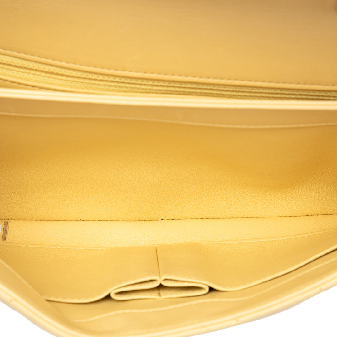 Chanel Matelassé Trendy CC à rabat Cuir d'agneau Jaune – vue 4 – GABY PARIS
