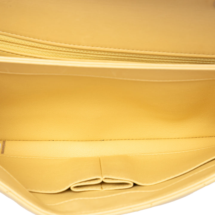 Chanel Matelassé Trendy CC à rabat Cuir d'agneau Jaune – vue 4 – GABY PARIS