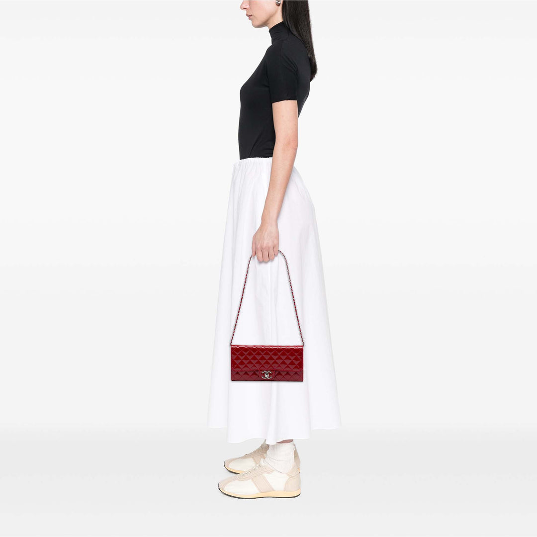 Chanel Sac porté épaule CC Matelassé East West Wallet on Chain Rouge – vue 6 – GABY PARIS