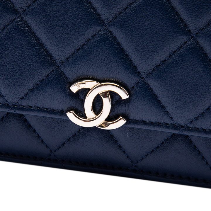Chanel Mini Rectangular Cuir d’agneau Paris Le19M Charming anse supérieure à rabat