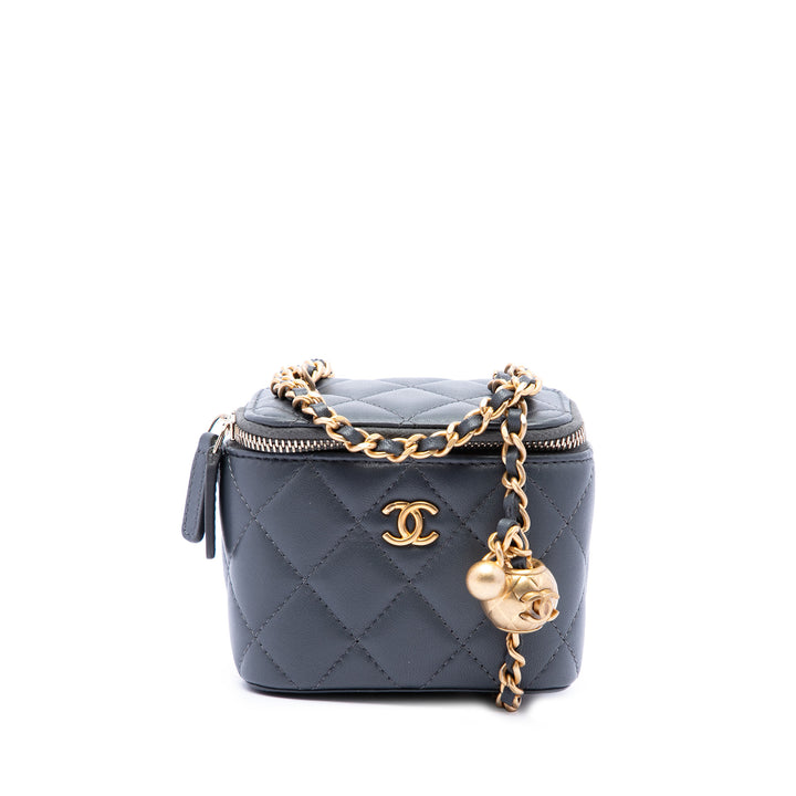 Chanel Matelassé Trendy CC Vanity Mini Cuir d'agneau Gris – vue principale – GABY PARIS