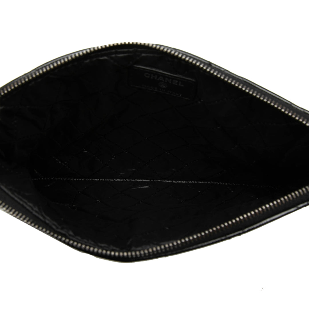 Chanel Matelassé froissé O Étui Pochette Petit Cuir