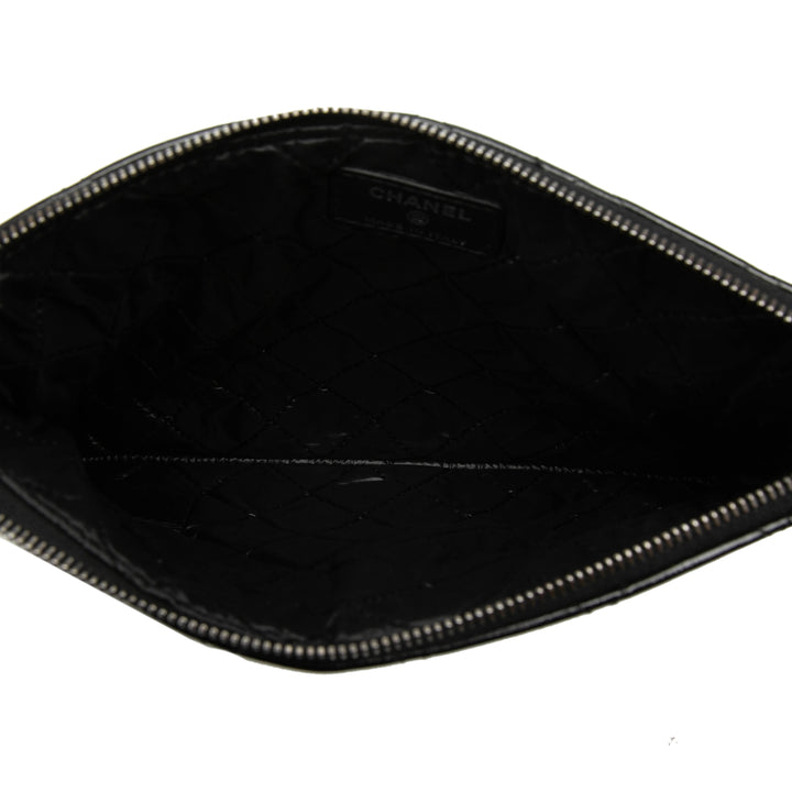 Chanel Matelassé froissé O Étui Pochette Petit Cuir