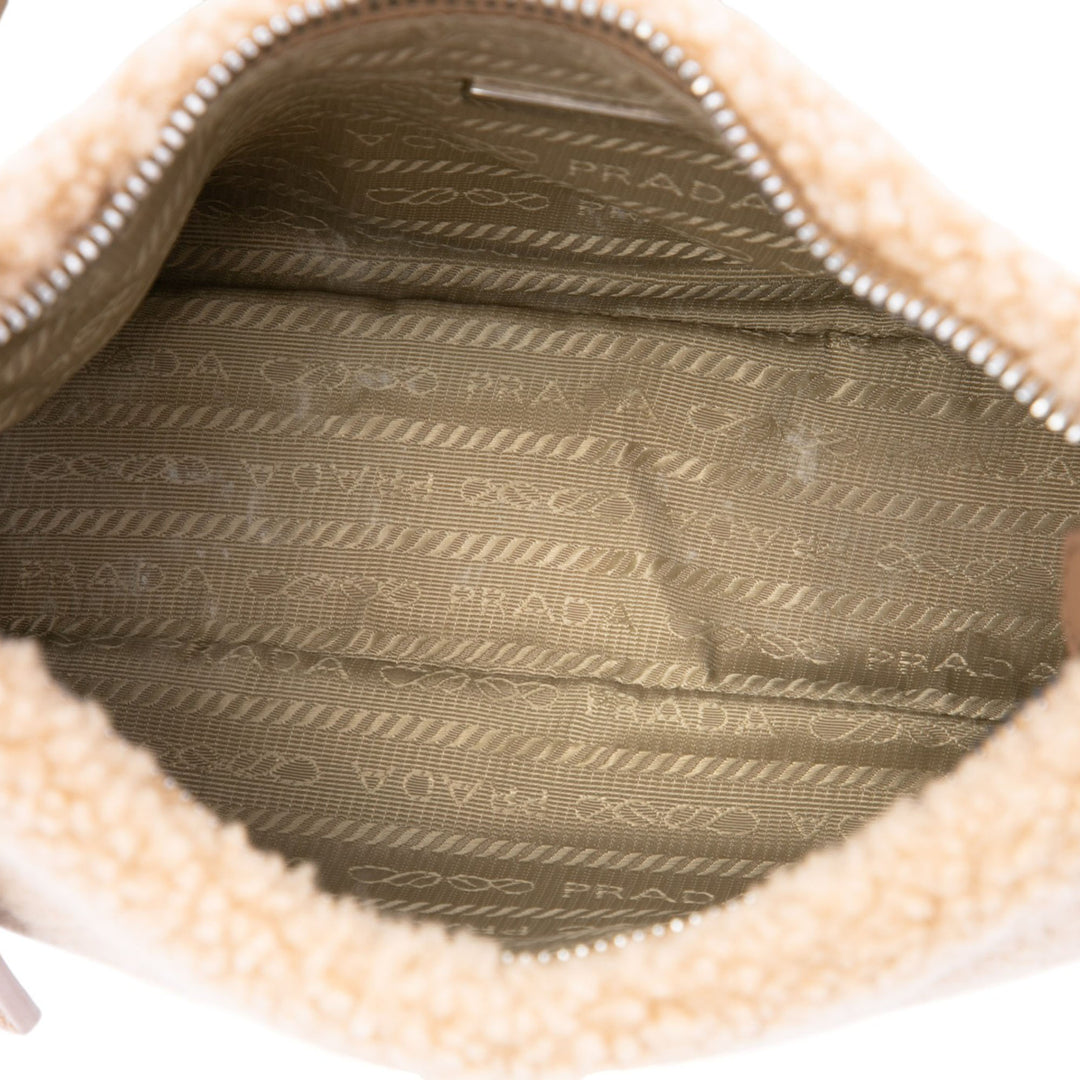 Prada Sac porté épaule Shearling Re Edition 2000 Matière naturelle Mini Marron – vue 4 – GABY PARIS
