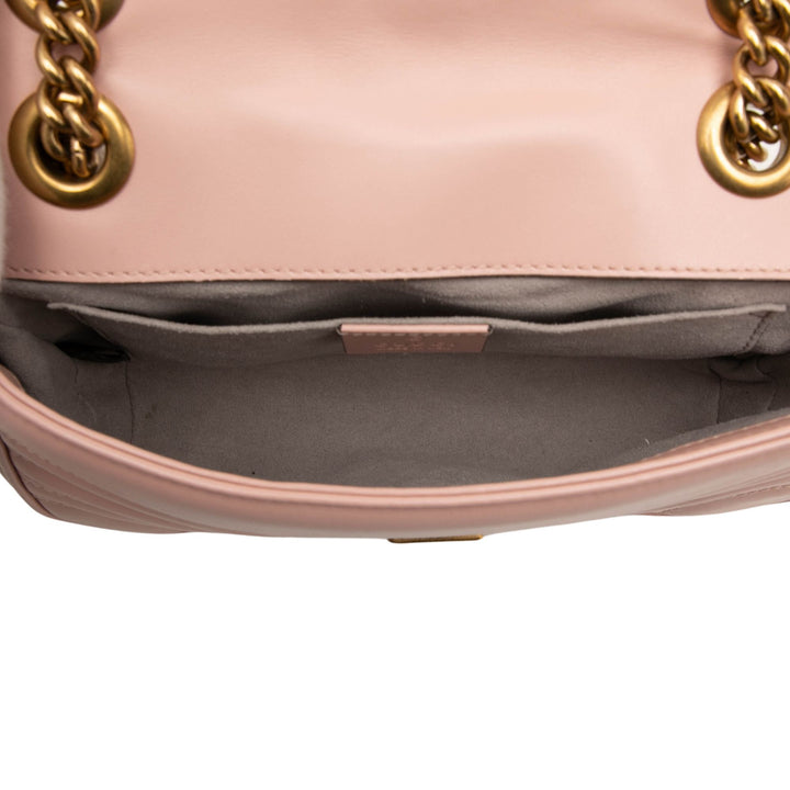 Gucci Sac porté épaule GG Marmont Matelasse Petit Cuir de veau Rose – vue 4 – GABY PARIS