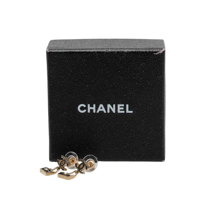 Chanel CC plaqué Émail et Perles fantaisie Classic à rabat Sac pendantes Boucles d'oreilles Métal