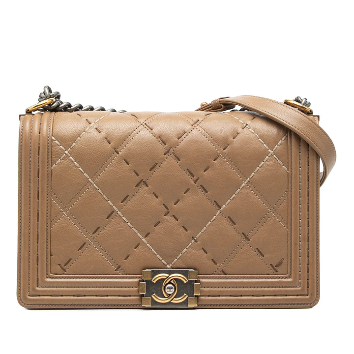 Chanel Medium Matelassé Cuir de veau Wild Stitch Boy à rabat
