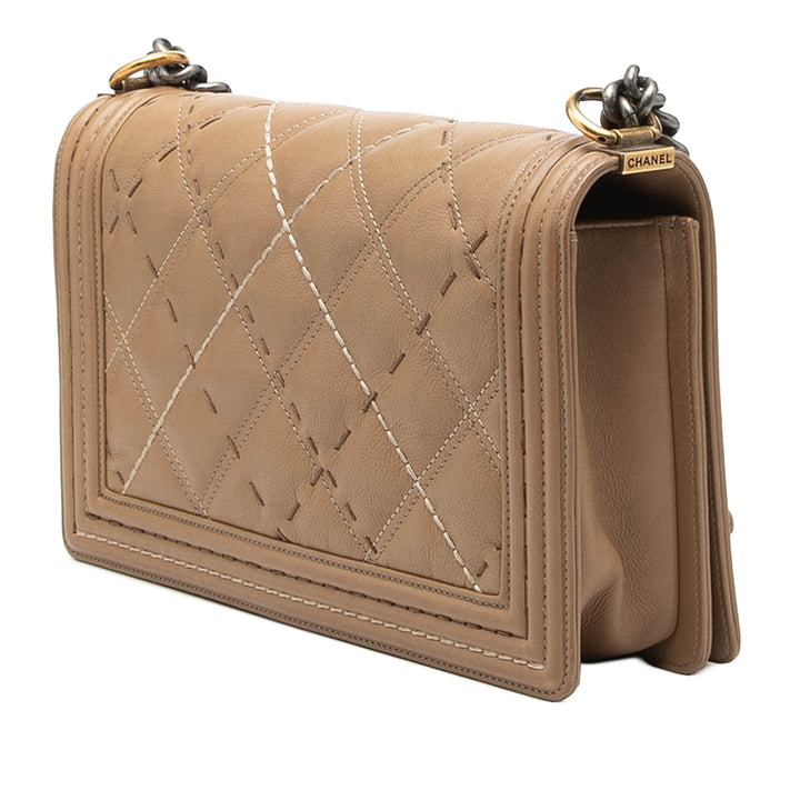 Chanel Medium Matelassé Cuir de veau Wild Stitch Boy à rabat