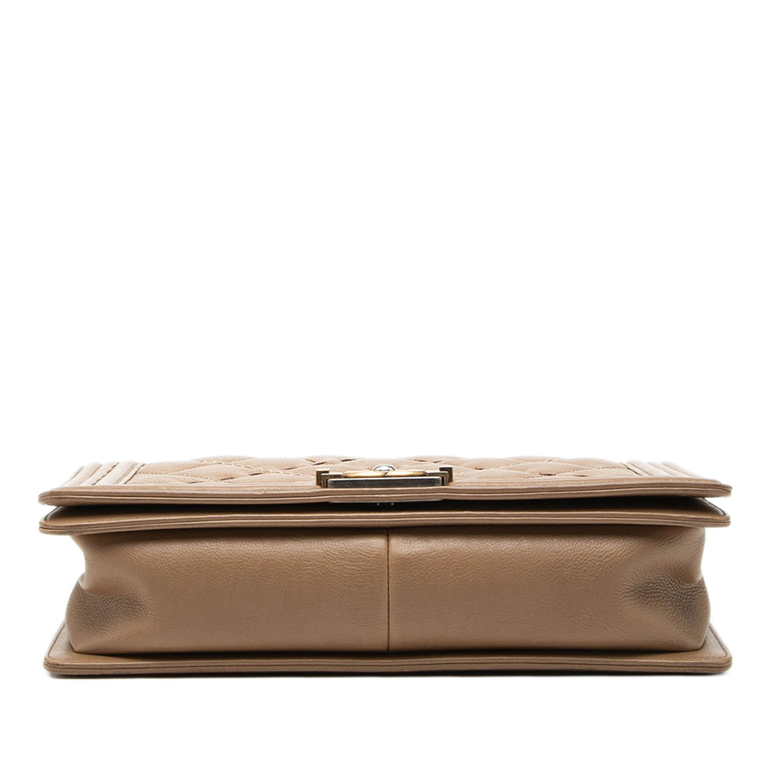 Chanel Medium Matelassé Cuir de veau Wild Stitch Boy à rabat