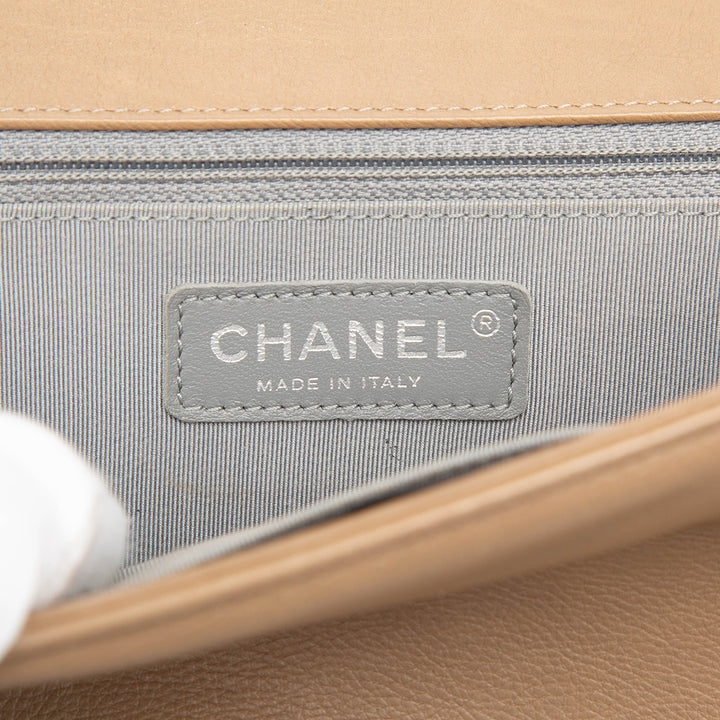 Chanel Medium Matelassé Cuir de veau Wild Stitch Boy à rabat