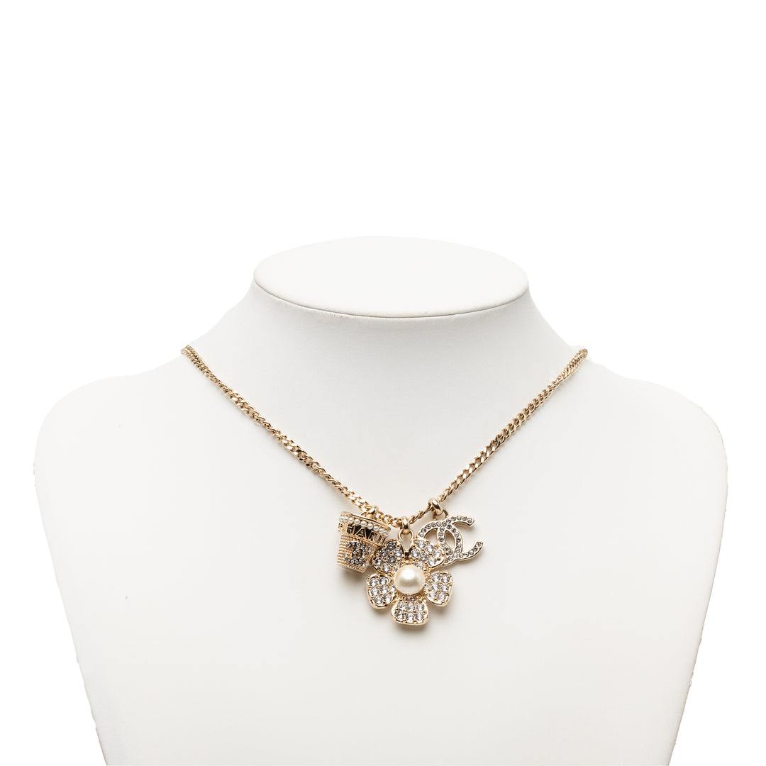 Chanel CC plaqué Strass et Perles fantaisie Flower Pendant Collier