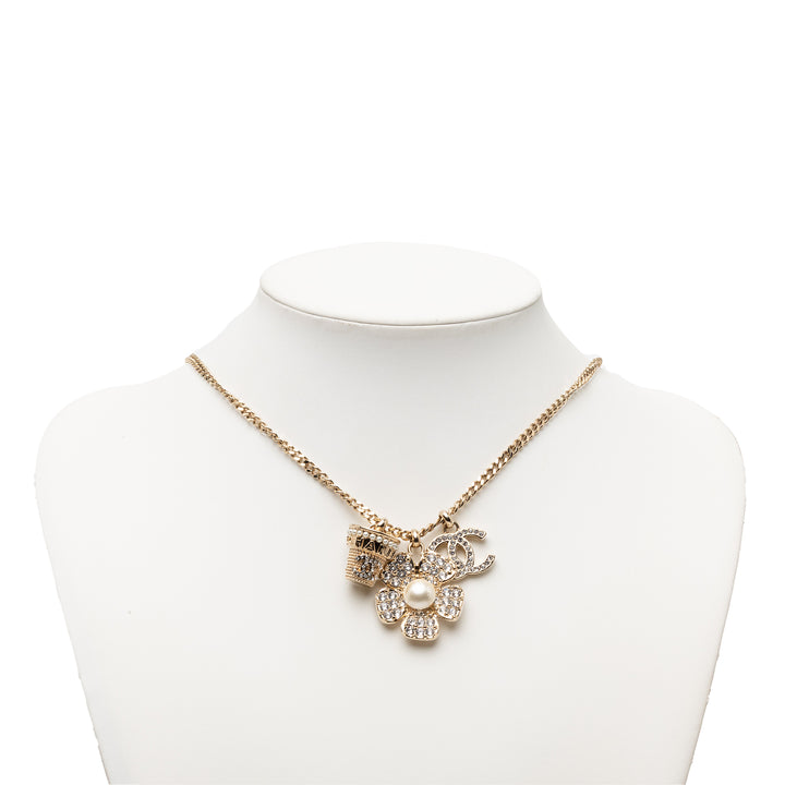 Chanel CC plaqué Strass et Perles fantaisie Flower Pendant Collier