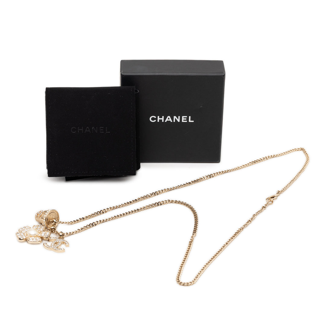 Chanel CC plaqué Strass et Perles fantaisie Flower Pendant Collier