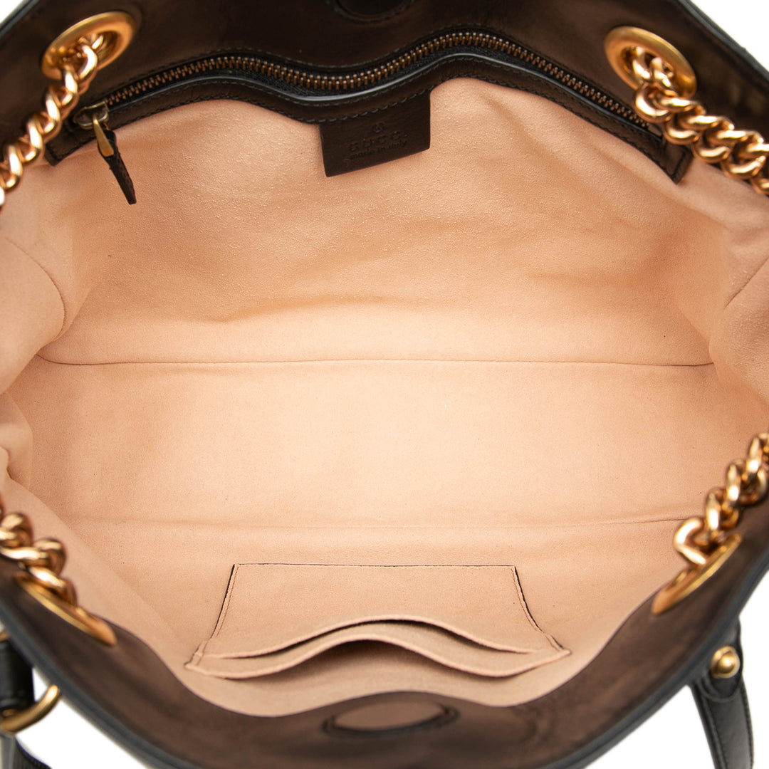 Gucci GG Marmont Matelasse Chaîne Sac Moyen Cuir de veau Noir – vue 4 – GABY PARIS