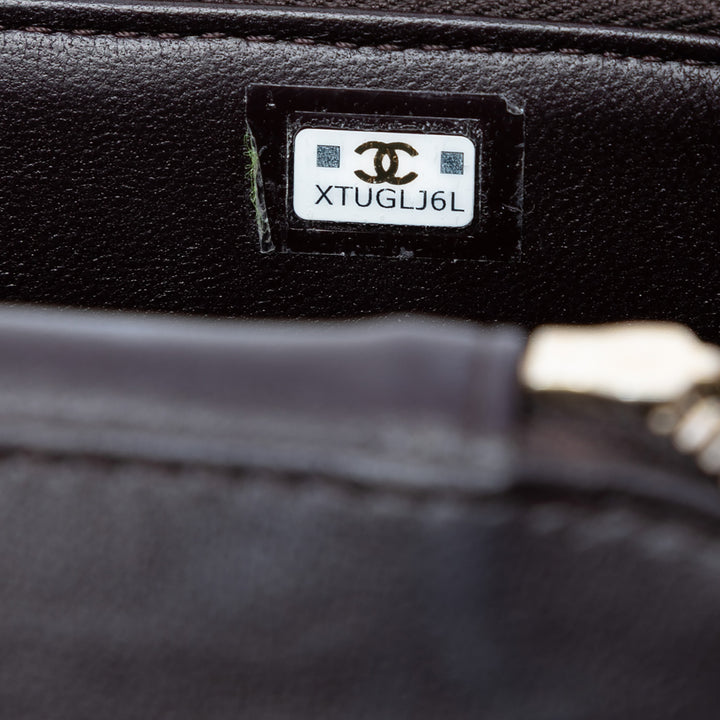 Chanel Small Matelassé Cuir d’agneau Pillow Crush Vanity avec chaîne