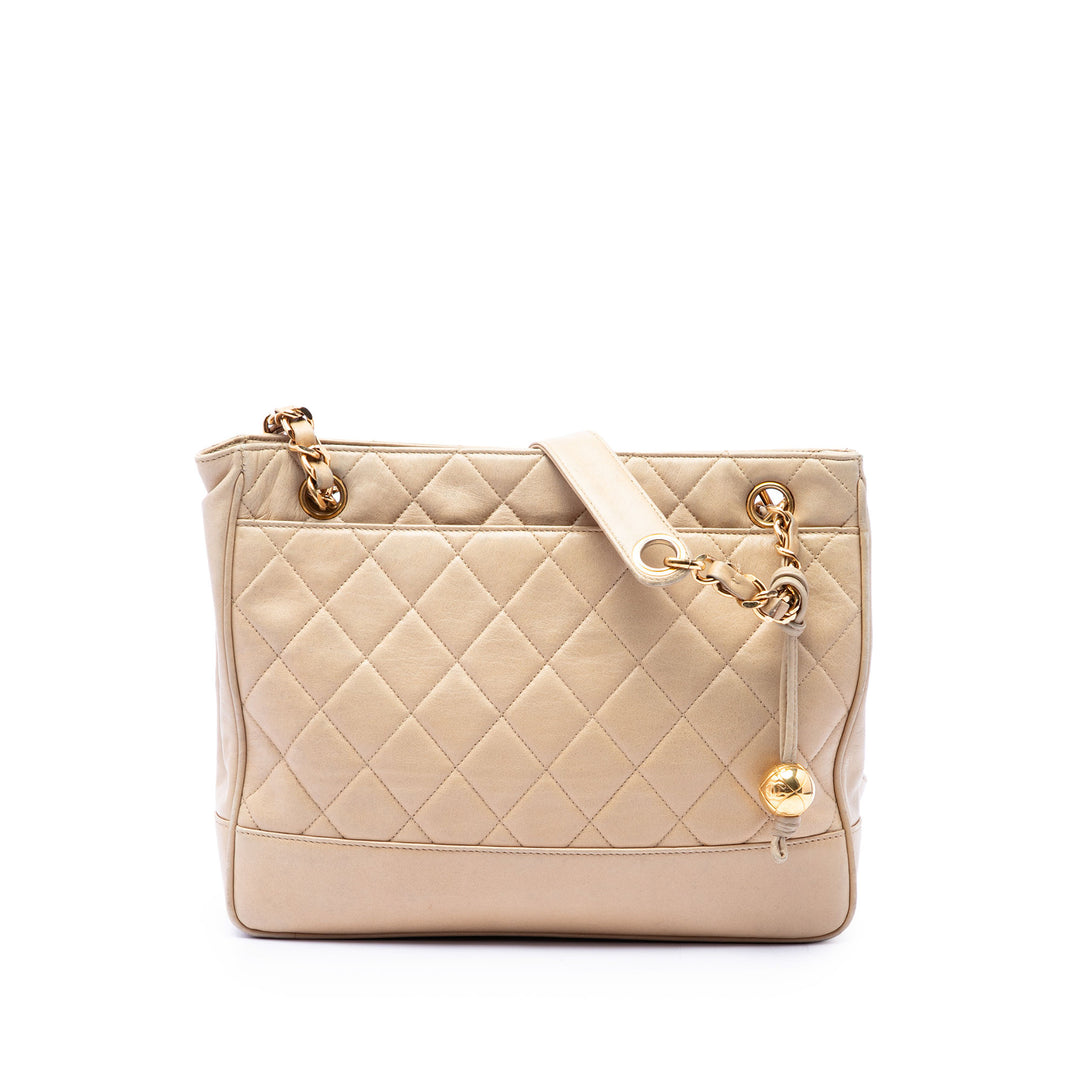 Chanel CC Matelassé Cuir d’agneau Coco Ball Chain Sac bandoulière