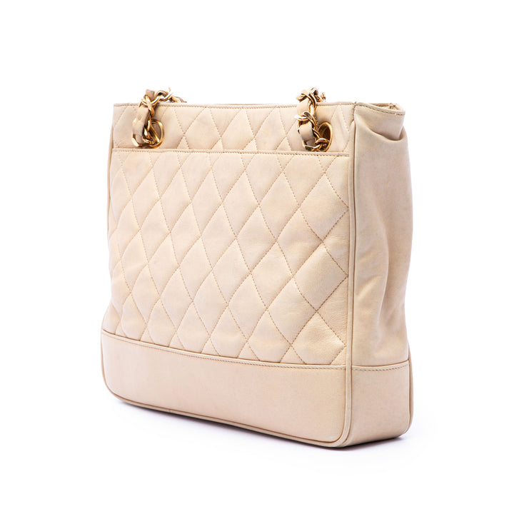 Chanel CC Matelassé Cuir d’agneau Coco Ball Chain Sac bandoulière