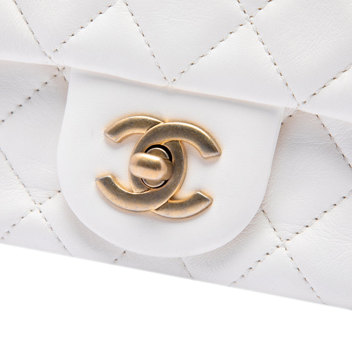 Classic Carré Perle Crush Rabat simple Mini Cuir d'agneau Blanc