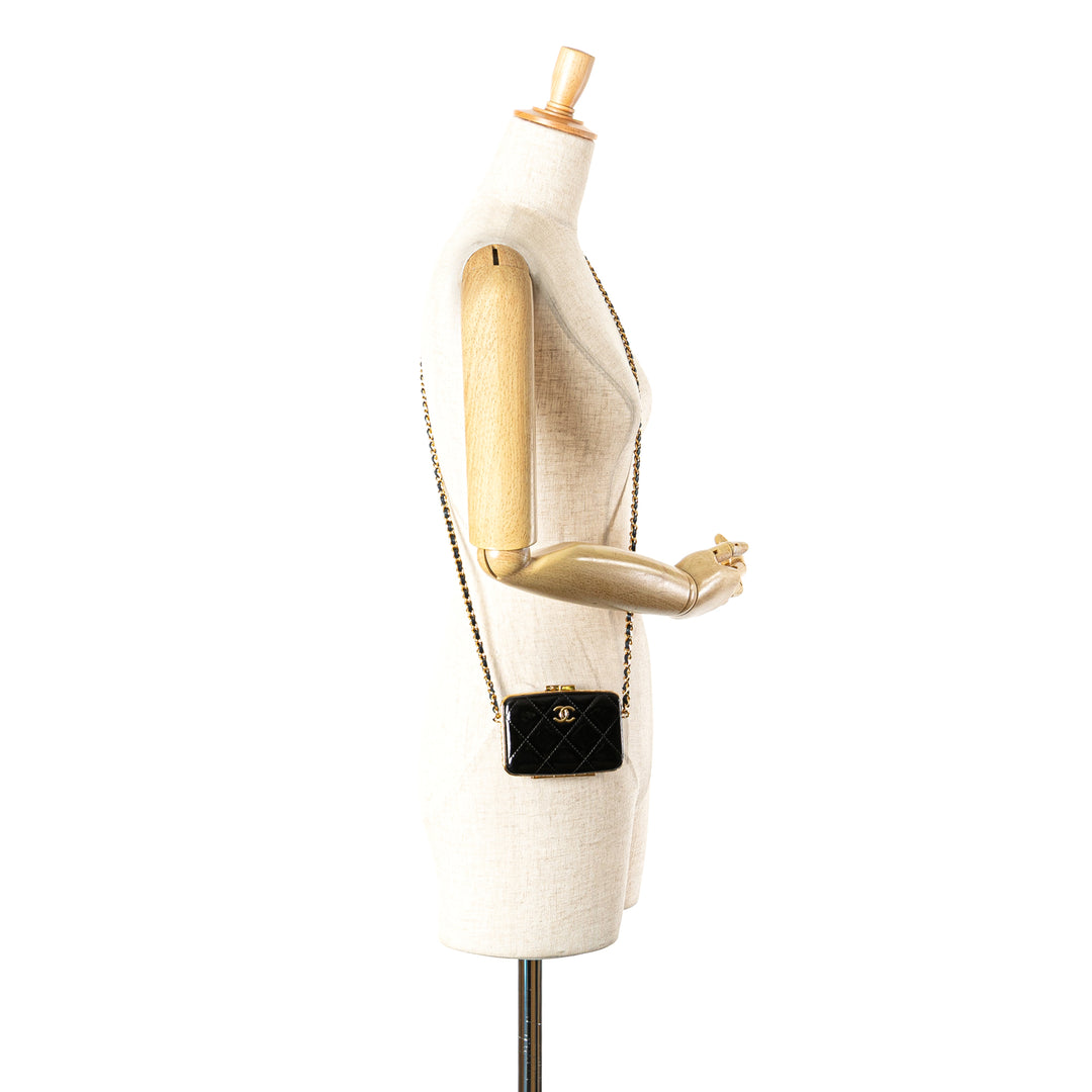 Small Glazed Goatskin Box With Chain Black - Gaby Paris
