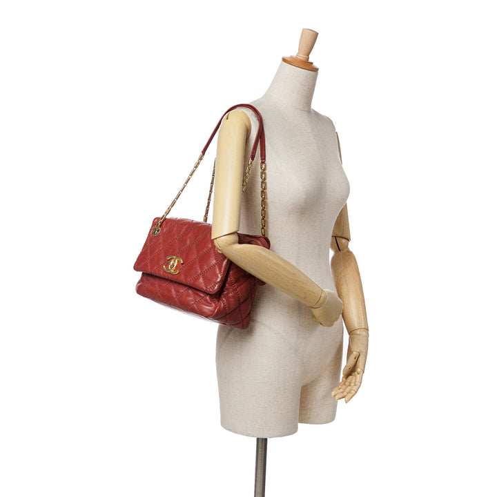 Quilted Calfskin Retro Chain Camera Flap Red - Gaby Paris