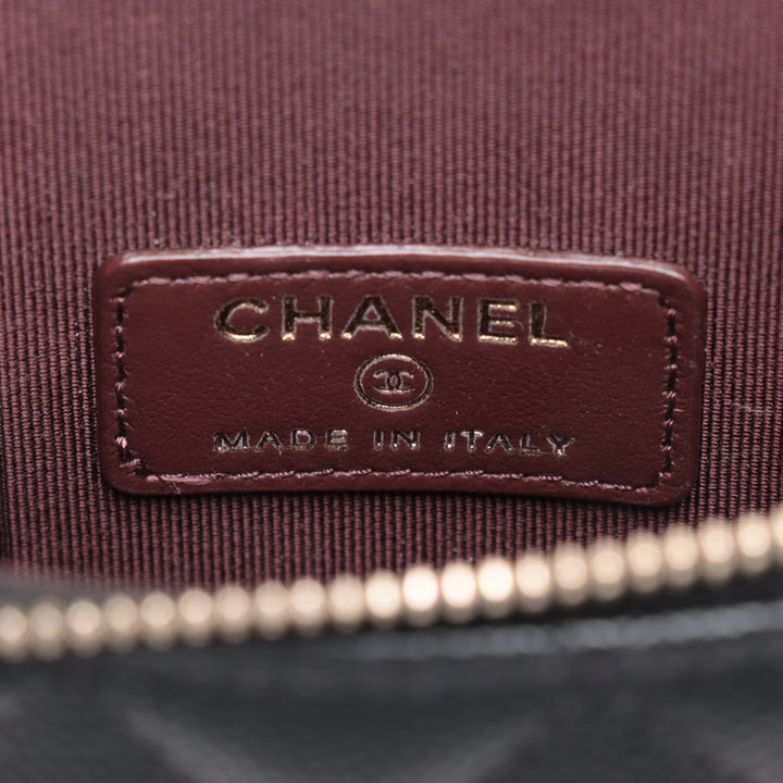 Chanel CC Matelassé Caviar Phone Holder avec chaîne