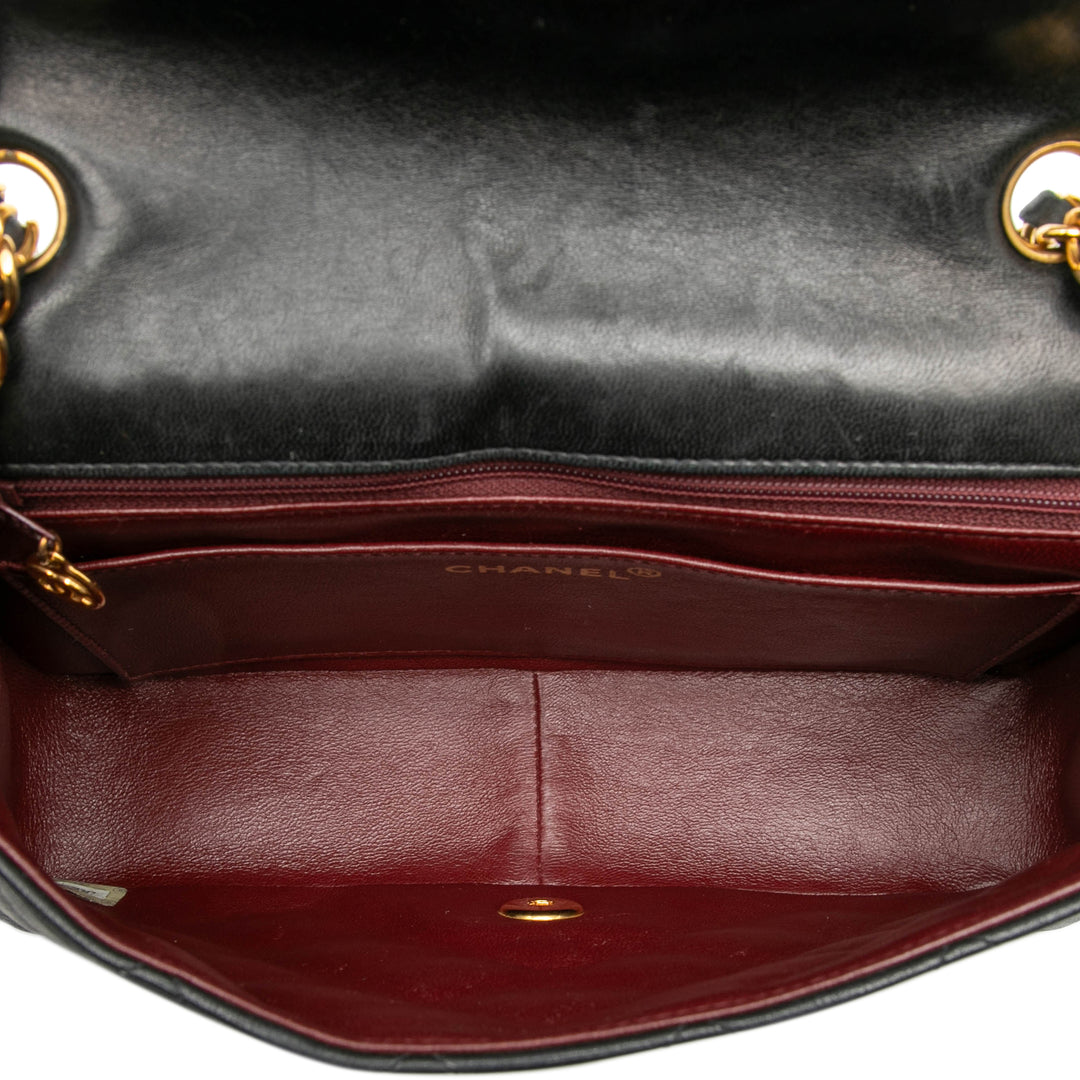 Chanel Medium Cuir d’agneau Diana à rabat