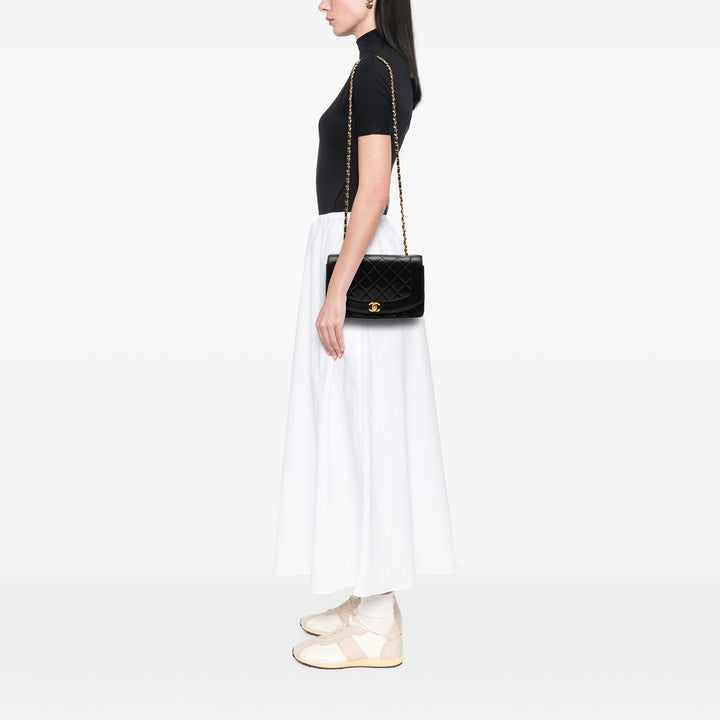 Chanel Medium Cuir d’agneau Diana à rabat