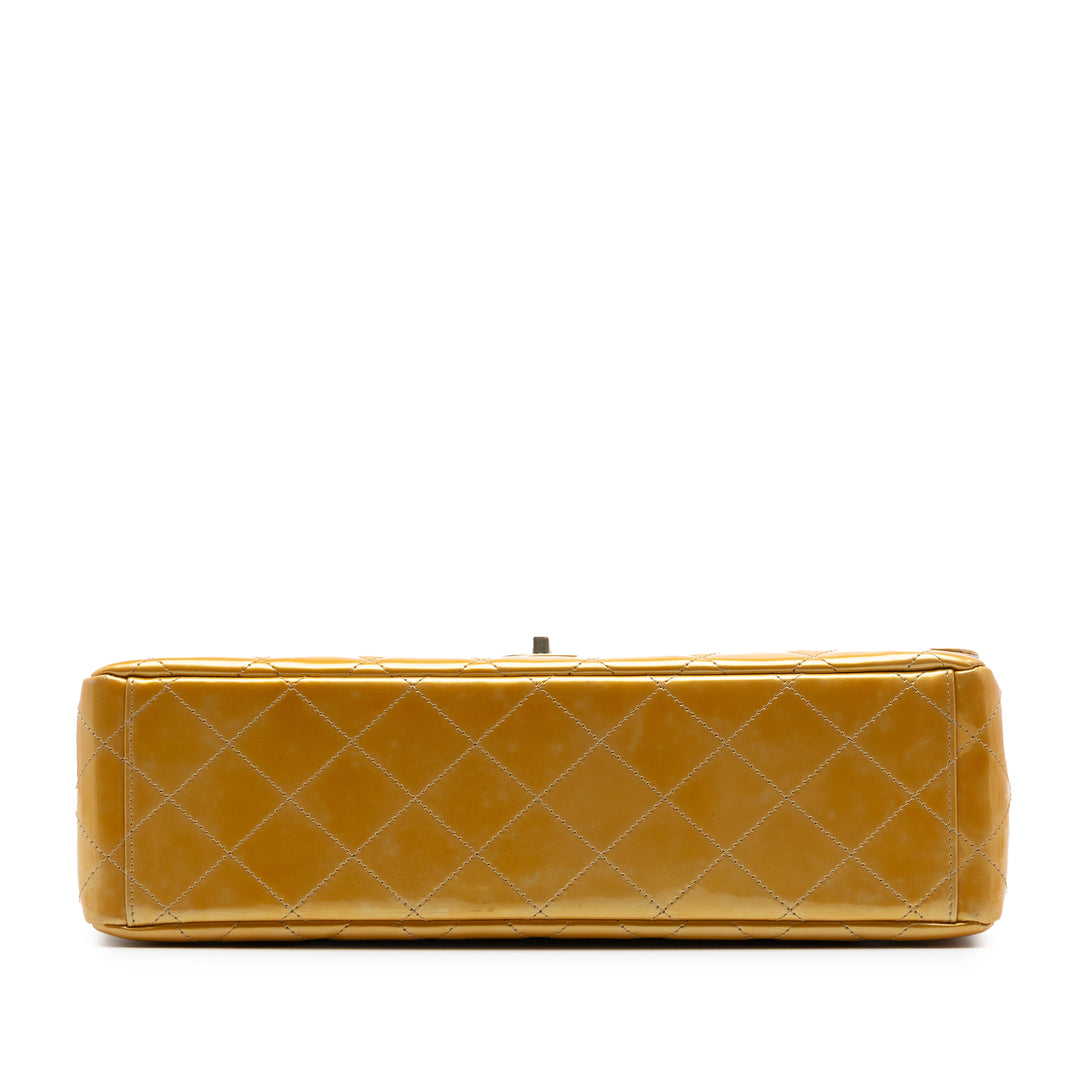 Chanel Maxi Classic Cuir verni Simple rabat