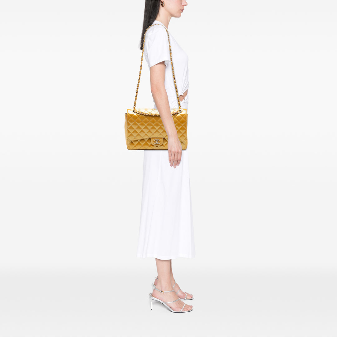 Chanel Maxi Classic Cuir verni Simple rabat