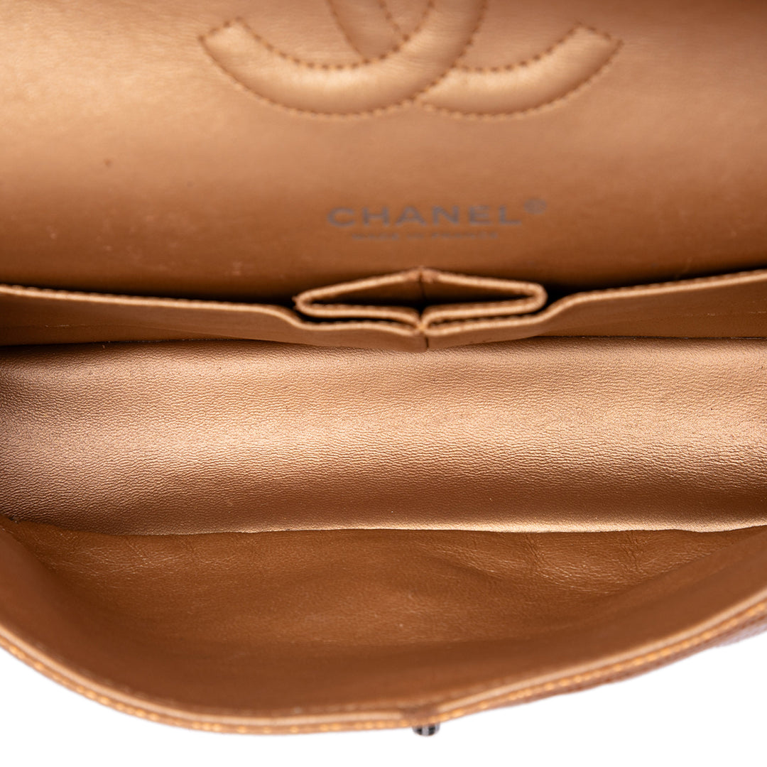 Chanel Sac porté épaule Classic Métallisé Double rabat Moyen Cuir caviar Marron – vue 4 – GABY PARIS