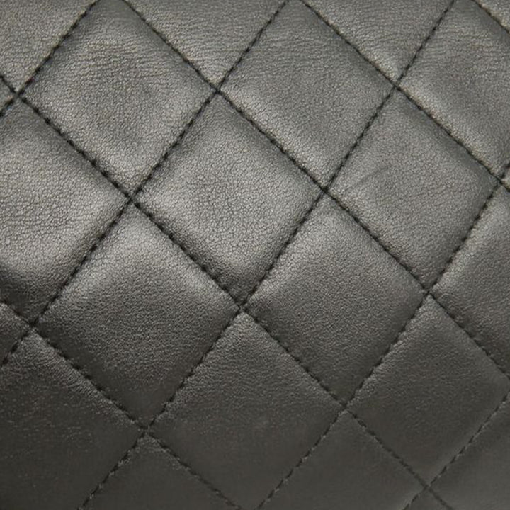 Chanel Medium Matelassé Cuir d'agneau Logo Enchained à rabat