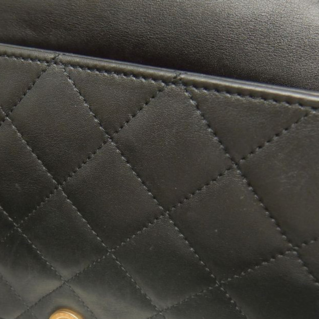 Chanel Medium Matelassé Cuir d'agneau Logo Enchained à rabat