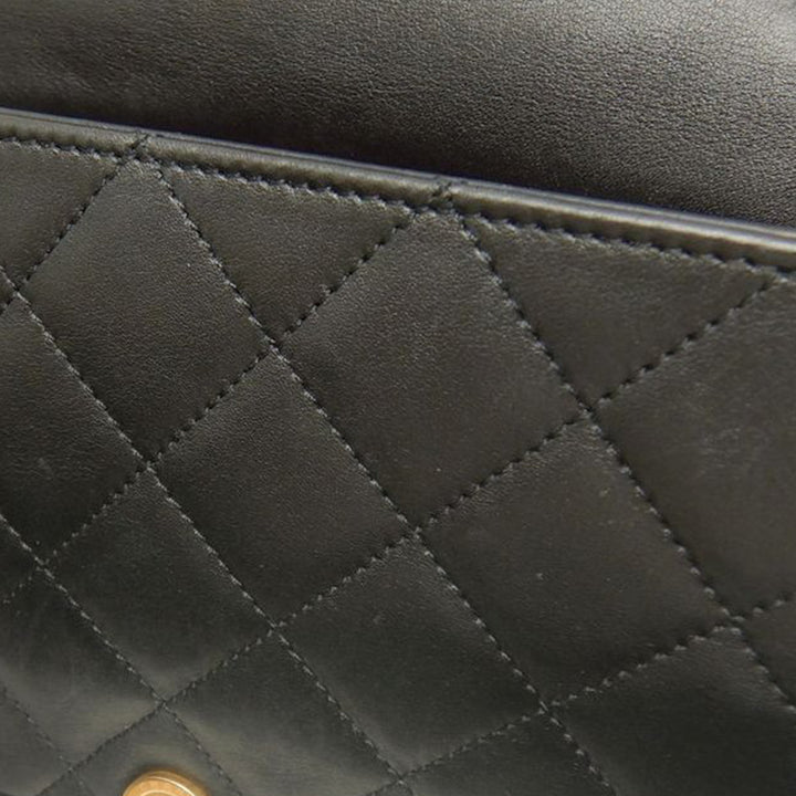 Chanel Medium Matelassé Cuir d'agneau Logo Enchained à rabat