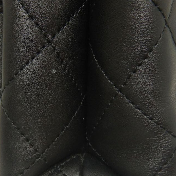 Chanel Medium Matelassé Cuir d'agneau Logo Enchained à rabat