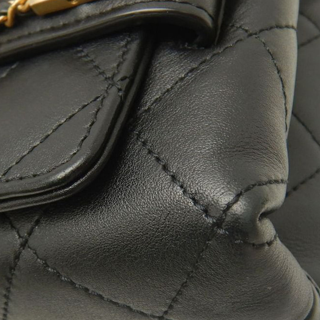 Chanel Medium Matelassé Cuir d'agneau Logo Enchained à rabat