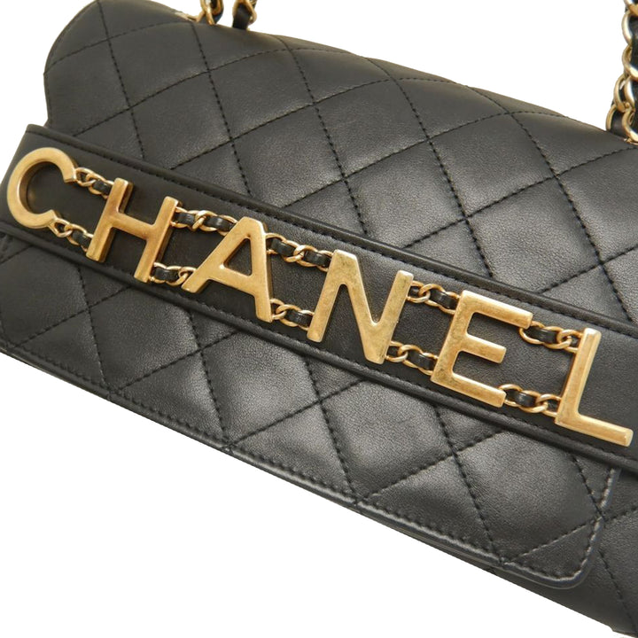 Chanel Medium Matelassé Cuir d'agneau Logo Enchained à rabat