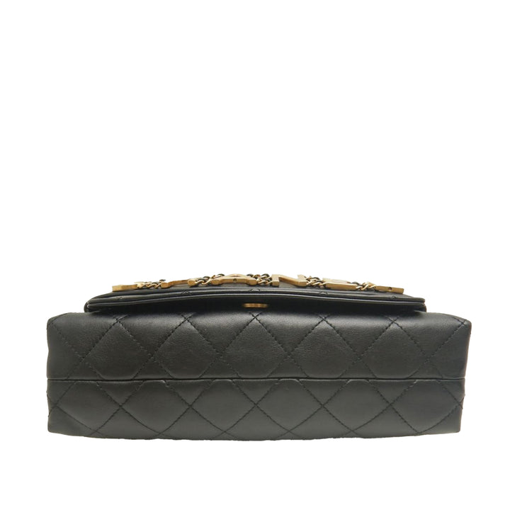 Chanel Medium Matelassé Cuir d'agneau Logo Enchained à rabat