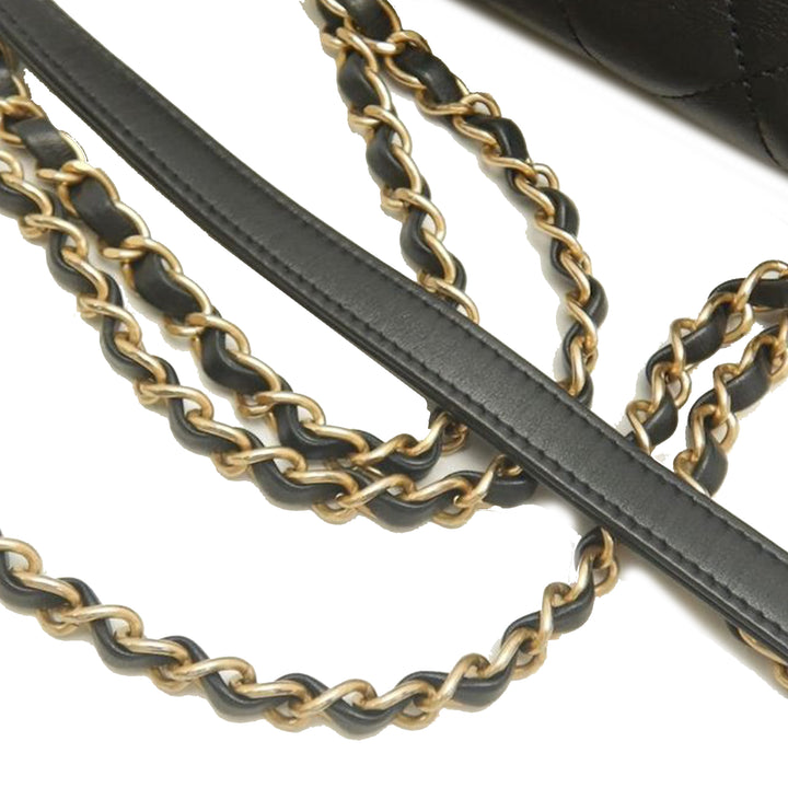 Chanel Medium Matelassé Cuir d'agneau Logo Enchained à rabat