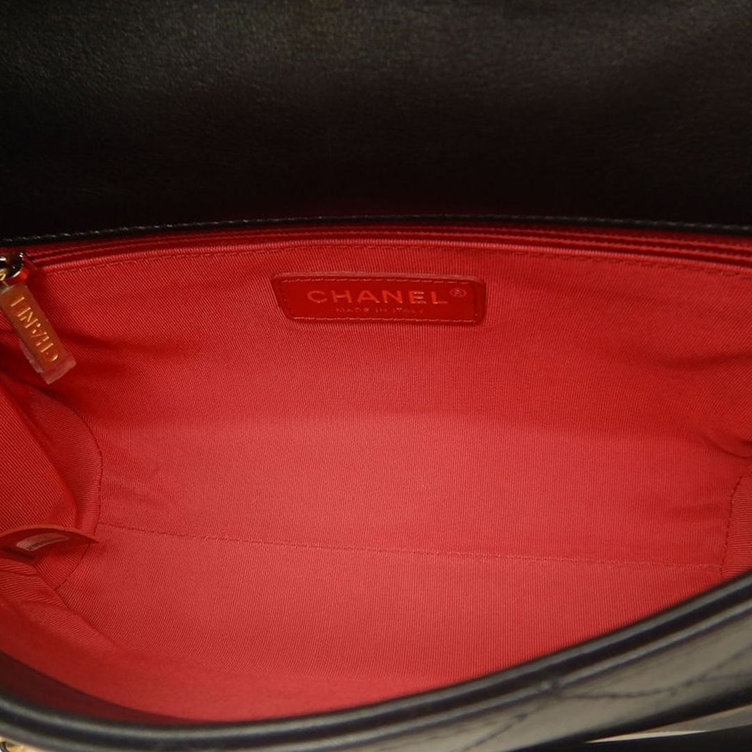 Chanel Medium Matelassé Cuir d'agneau Logo Enchained à rabat