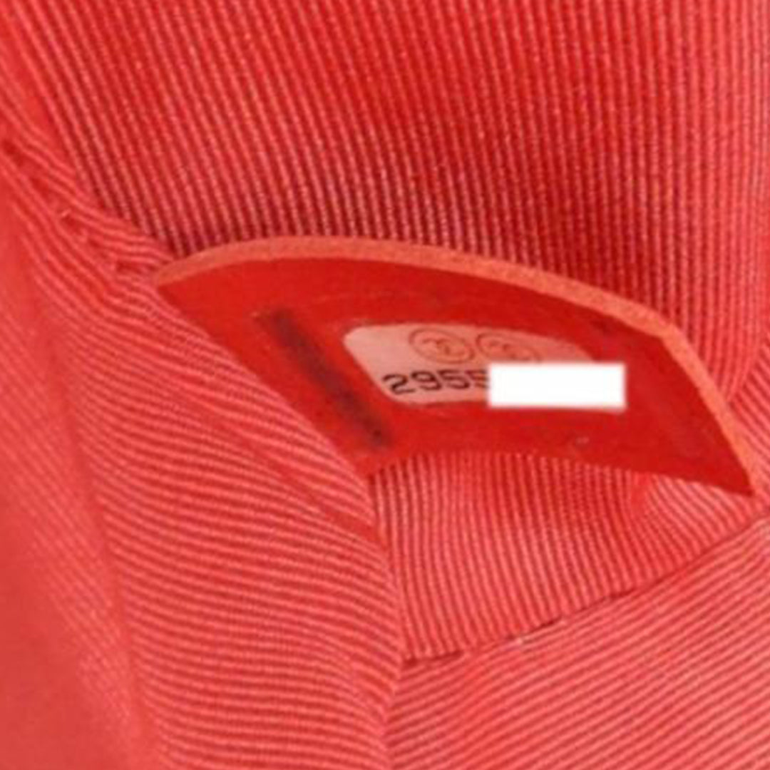 Chanel Medium Matelassé Cuir d'agneau Logo Enchained à rabat