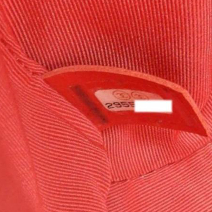 Chanel Medium Matelassé Cuir d'agneau Logo Enchained à rabat