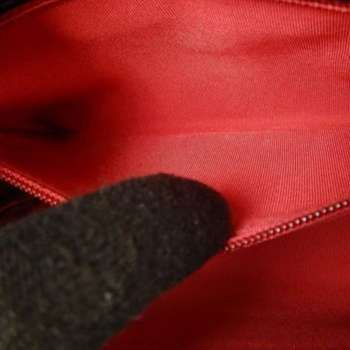 Chanel Medium Matelassé Cuir d'agneau Logo Enchained à rabat