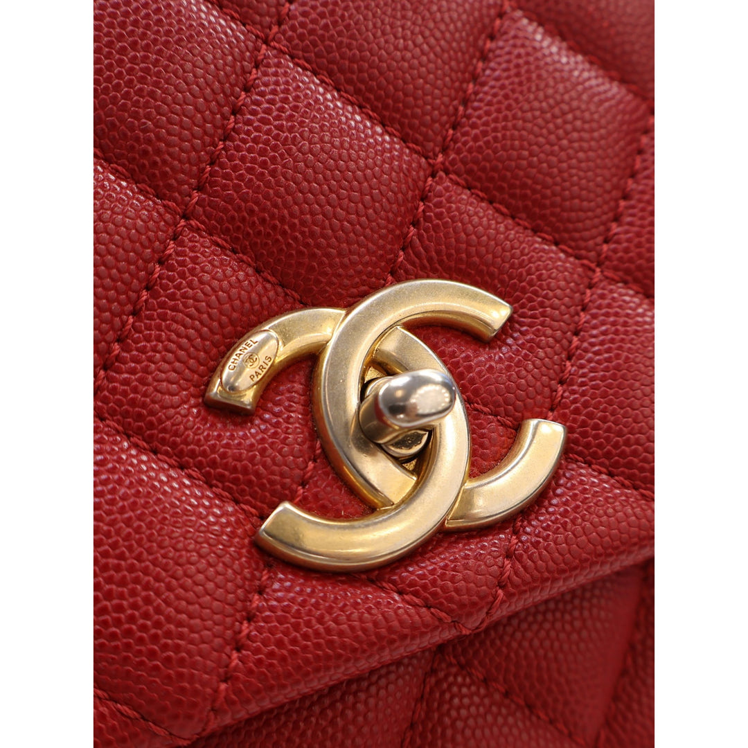 Chanel Sac à main Matelassé Coco à Petit Cuir caviar Rouge – vue 4 – GABY PARIS