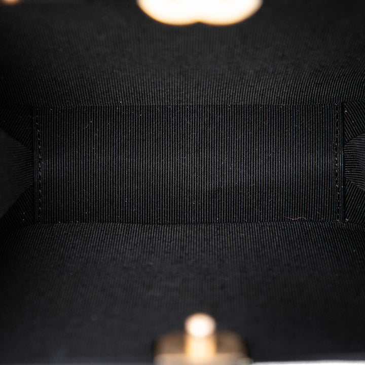 Chanel CC Cuir d'agneau et Metal Square Pochette avec chaîne